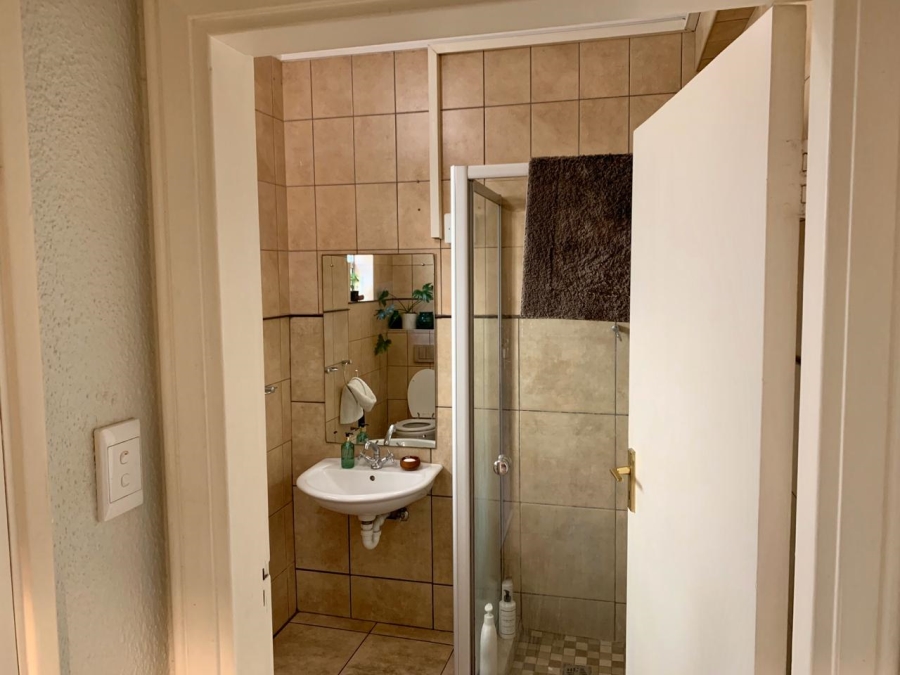 To Let 1 Bedroom Property for Rent in Rondebosch Village Western Cape